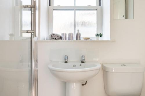 Koupelna v ubytování Gray Getaway in Axminster