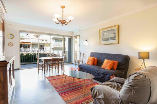 Afbeelding uit fotogalerij van Cap d'Antibes two-bedroom apartment with parking swimming pool and AC in Antibes