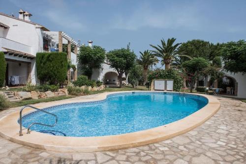 a swimming pool in the middle of a yard at Florida Sol adorable adosado con Piscina in Denia