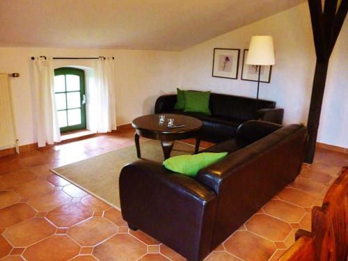 a living room with a couch and a table at Ferienwohnungen im Bauernhaus _ Ob in Papendorf