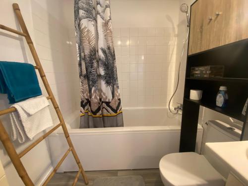 Photo de la galerie de l'établissement Chambre avec balcon proche vichy, à Saint-Rémy-en-Rollat