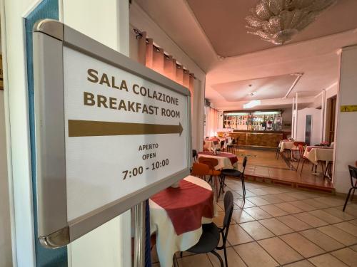a sign on the wall of a restaurant at Hotel Martini in Naples