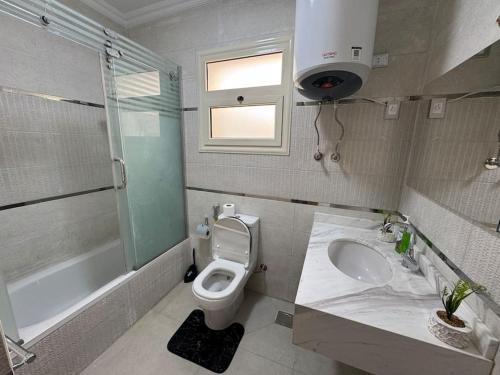 Koupelna v ubytování Modern Luxury Apartment - New Cairo