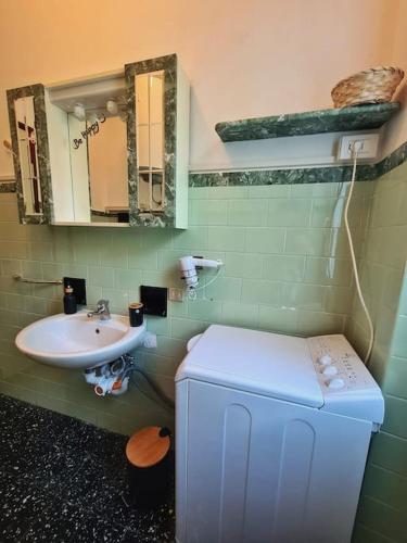 a bathroom with a sink and a toilet and a mirror at Il Posticino DI Bellagio in Civenna