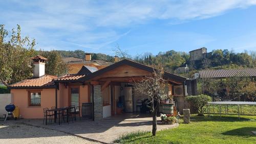 a small house with a pavilion in a yard at Agriturismo URLI in Magnano in Riviera