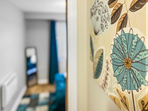 Stylish Apartment Near Heathrow, Skyline Viewsにあるテレビまたはエンターテインメントセンター