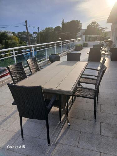 a wooden table and chairs on a roof at Appartement Almadrava Roses in Roses