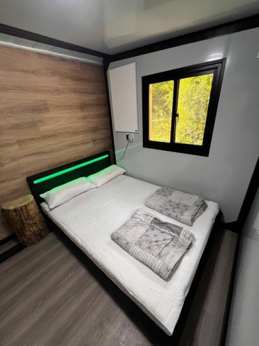 a small bedroom with a bed and a window at Ferienhaus Zeulenrodaer Meer in Stelzendorf
