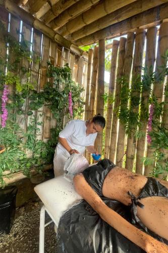 Gallery image of Glamping Spa & Coffee Tour in Medellín