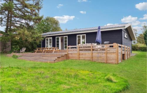 Κήπος έξω από το Lovely Home In Fårevejle With Kitchen