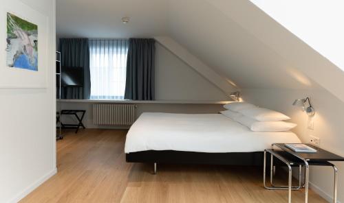 Postel nebo postele na pokoji v ubytování Boutique Hotel Helmhaus Zürich