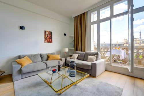 Bluestay 245 -Duplex sur les Champs-Elysées+Balcon