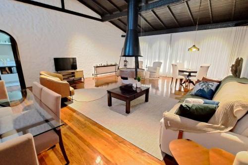 Posezení v ubytování Casa na Serra Gaúcha com Lareira
