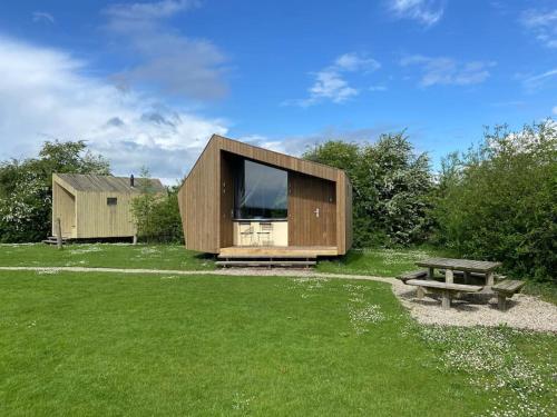 Κήπος έξω από το Design huisje vrij in het groen