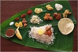 un plato verde de comida en una hoja verde en CL Dreams Homestay, en Kochi