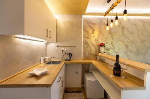 Kuchyň nebo kuchyňský kout v ubytování Glamping Pod Lipami