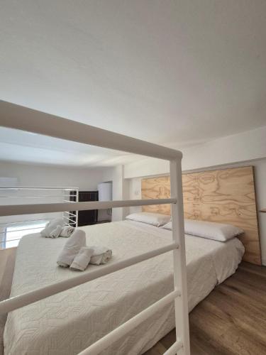 a bedroom with a bunk bed with two white towels at Loft piano terra a 300m dal mare in Terracina