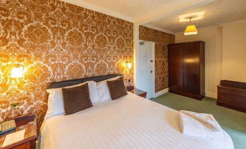 The Izaak Walton Country House Hotel - Dovedaleにあるベッド