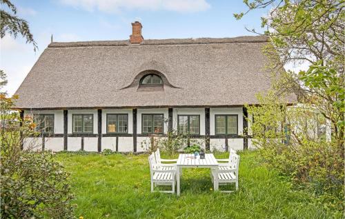 Zahrada ubytování 6 Bedroom Cozy Home In Rønne