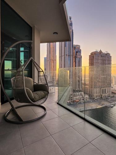 2BR Luxury Retreat - Stunning Canal and Sea View