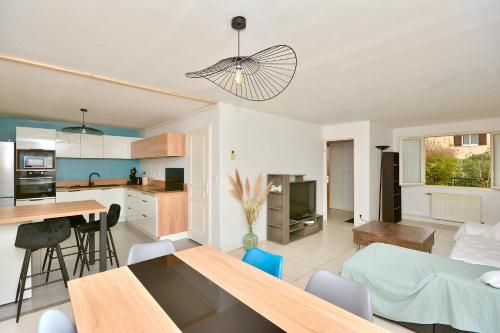 Ảnh trong thư viện ảnh của X - La Halte Décinoise - Maison de avec jardin 103m2 ở Vaulx-en-Velin