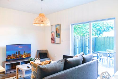 Entire House with Free Parking at North Miami! photo 6