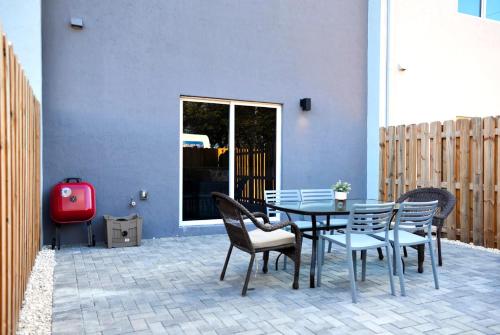 Entire House with Free Parking at North Miami! photo 9