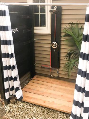 Φωτογραφία από το άλμπουμ του The Little Lake Cabin σε New Fairfield