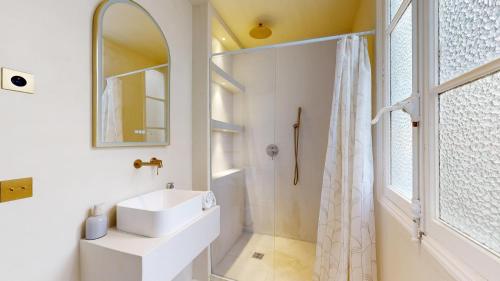 Photo de la galerie de l'établissement 358 Suite Madeleine - Superbe Appartement à Paris, à Paris