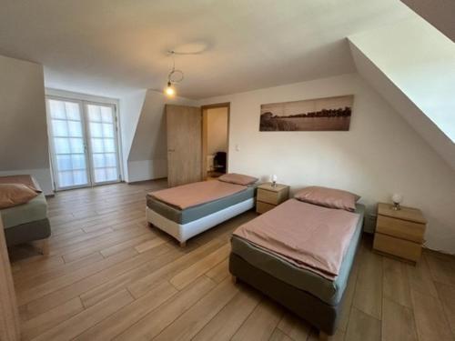 Postel nebo postele na pokoji v ubytování Hotel Kreuz Renchen