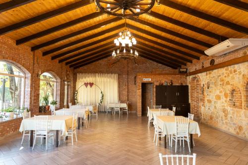 Hotel Paradiseにあるレストランまたは飲食店