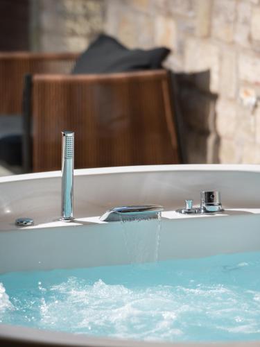 Φωτογραφία από το άλμπουμ του Evora Luxury Suites στο Μέγα Χωριό