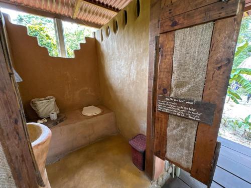 Et badeværelse på La Aldea Hostel Comunidad