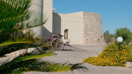 a building with a cannon in front of a building at Delle Rose Horses Club in Torre Vado