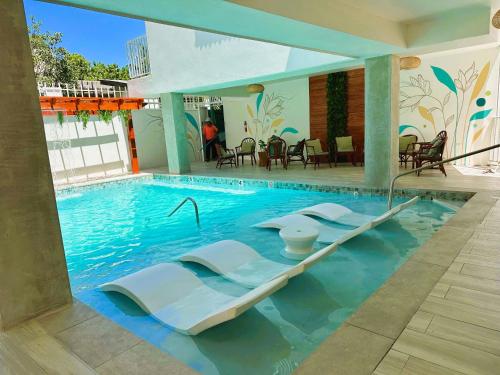 Bazén v ubytování Nautilus by La Jamaca Hotels-Downtown La Parguera nebo v jeho okolí