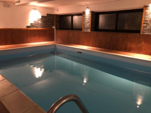 a pool in a hotel room with a swimming pool at Insieme è più bello in Sauze dʼOulx