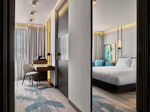 Postel nebo postele na pokoji v ubytování Crowne Plaza Sofia by IHG