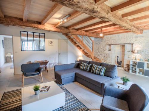 a living room with a couch and a table at Les Ecures 1 in Puy-de-Versac