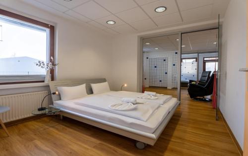 Postel nebo postele na pokoji v ubytování Ostseebad-Karlshagen-ansprechende-Ferienwohnung-Fruehling