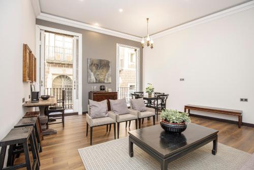 beautiful trendy spacious apartment very central location