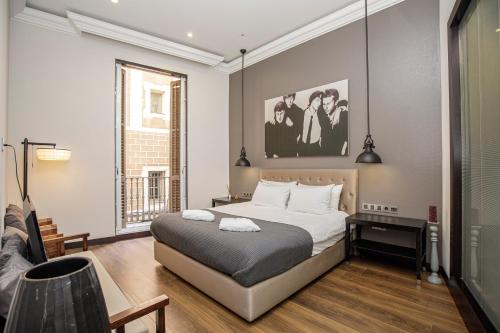 beautiful trendy spacious apartment very central location