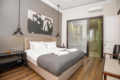 beautiful trendy spacious apartment very central location