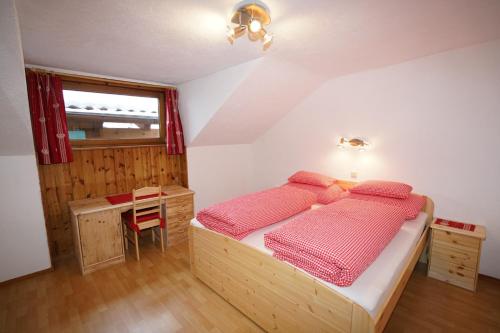 Postel nebo postele na pokoji v ubytování Haus Ruetzbach