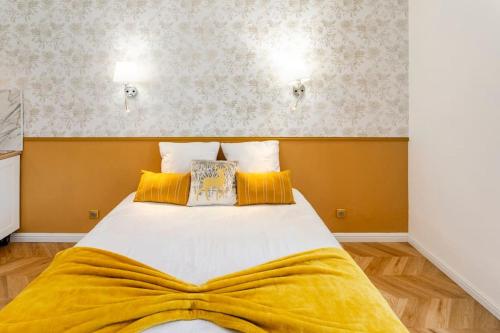 a bedroom with a large bed with two pillows at Imperial House Confort - 5 min Gare - Parking in Avon