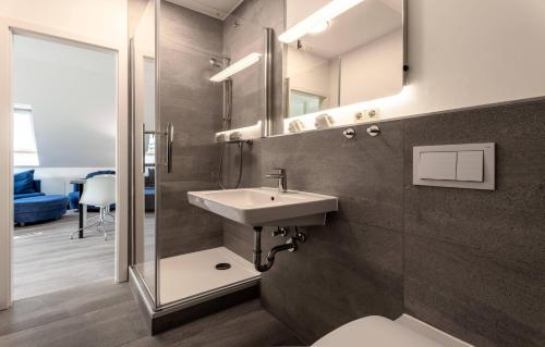 Vannituba majutusasutuses Bernsteinbad-Koserow-Haus-Fuenf-Elemente-Ferienwohnung-Wasser