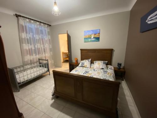 Ένα ή περισσότερα κρεβάτια σε δωμάτιο στο Location vacances maison avec piscine sauna spa proche plages