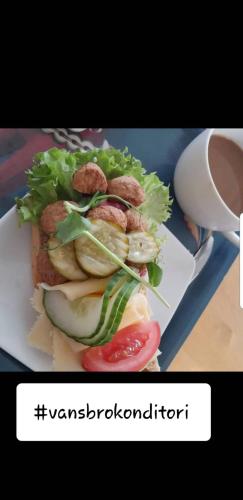 別荘の敷地内または近くでの食事または食べ物