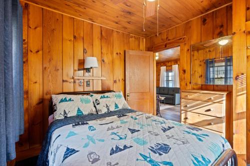 a bedroom with a bed in a wooden cabin at Loon Lodge in Holderness