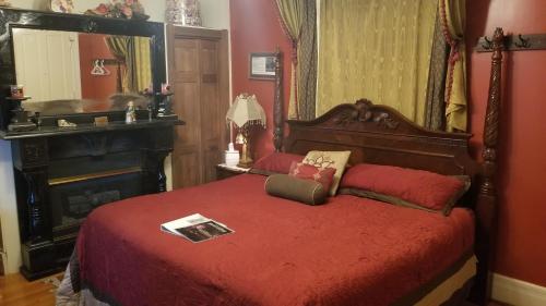 Letto o letti in una camera di Old Northside Bed & Breakfast