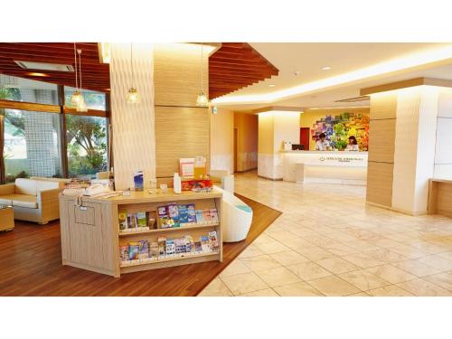 Kuchyň nebo kuchyňský kout v ubytování HOTEL ROYAL MARINE PALACE ISHIGAKIJIMA - Vacation STAY 44506v